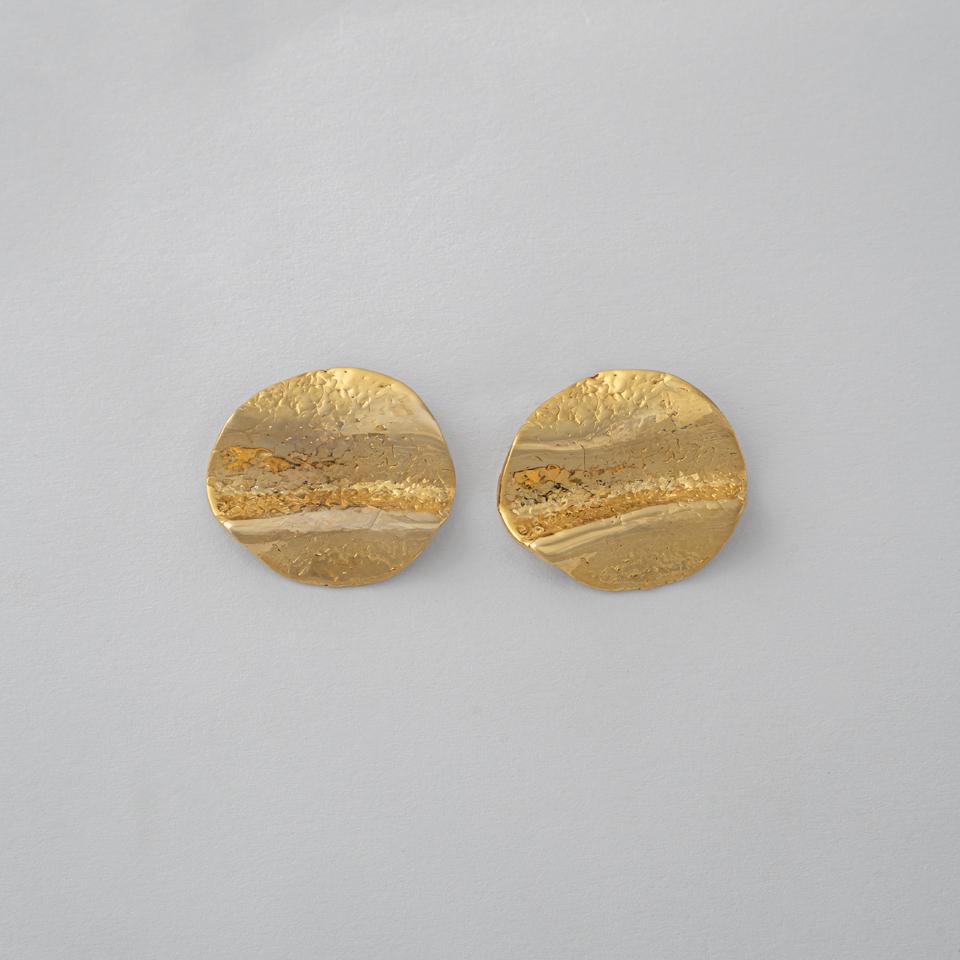 925 sterling silver earrings 18k gold plated With texture